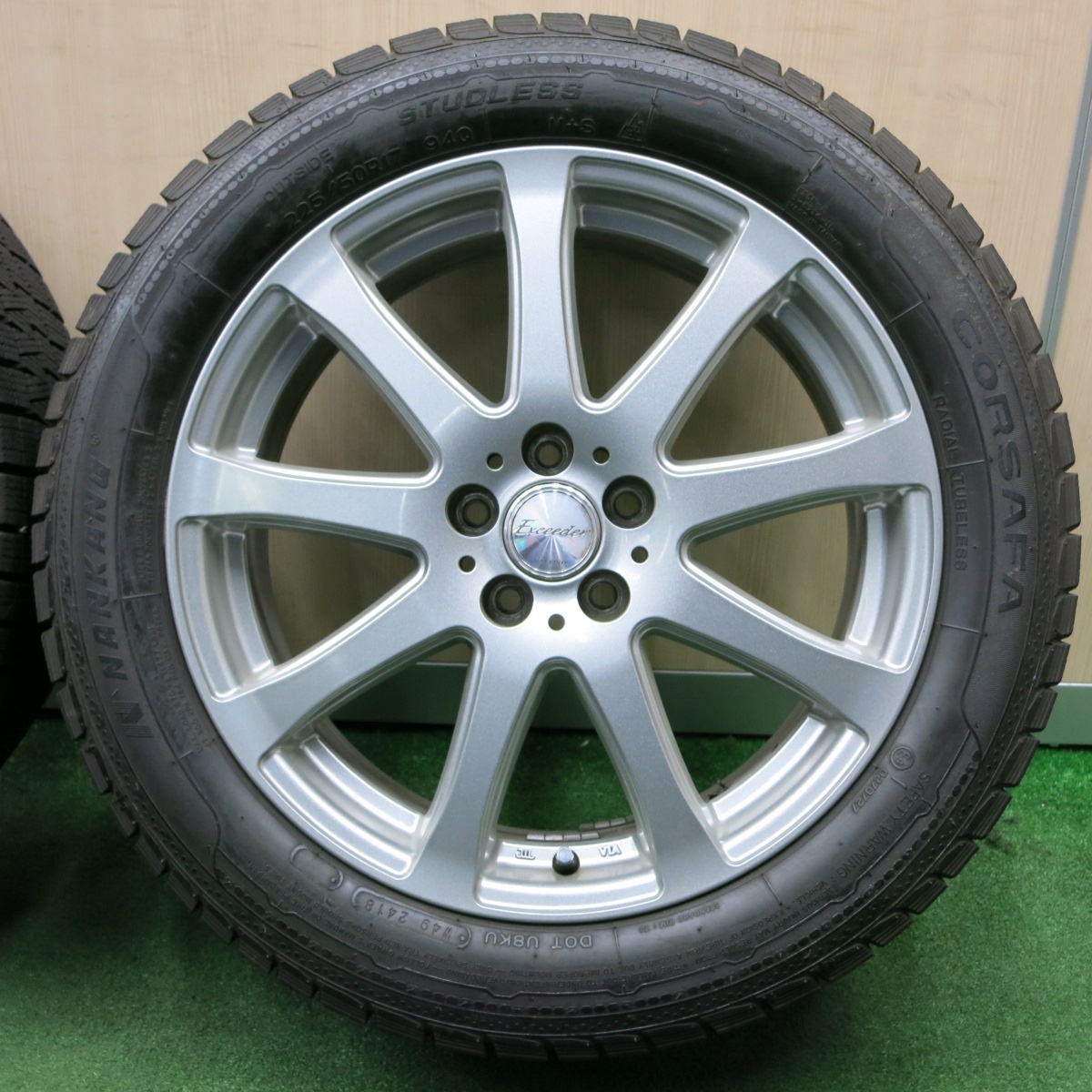 *送料無料* バリ溝！キレイ！9.5分★レガシィ等 225/50R17 スタッドレス ナンカン CORSAFA Exceeder エクシーダー PCD100/5H★4031903NJス_画像4