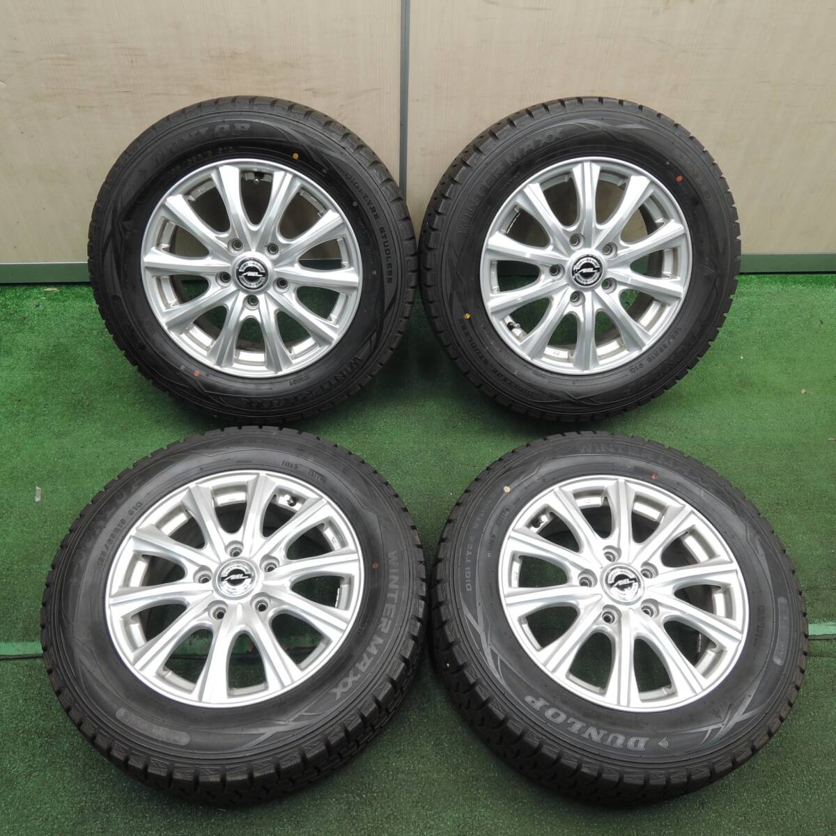 *送料無料* バリ溝！キレイ！9.5分以上★スタッドレス 195/65R15 ダンロップ ウインターマックス WM01 AXEL PCD114.3/5H★4031806TNス_画像1