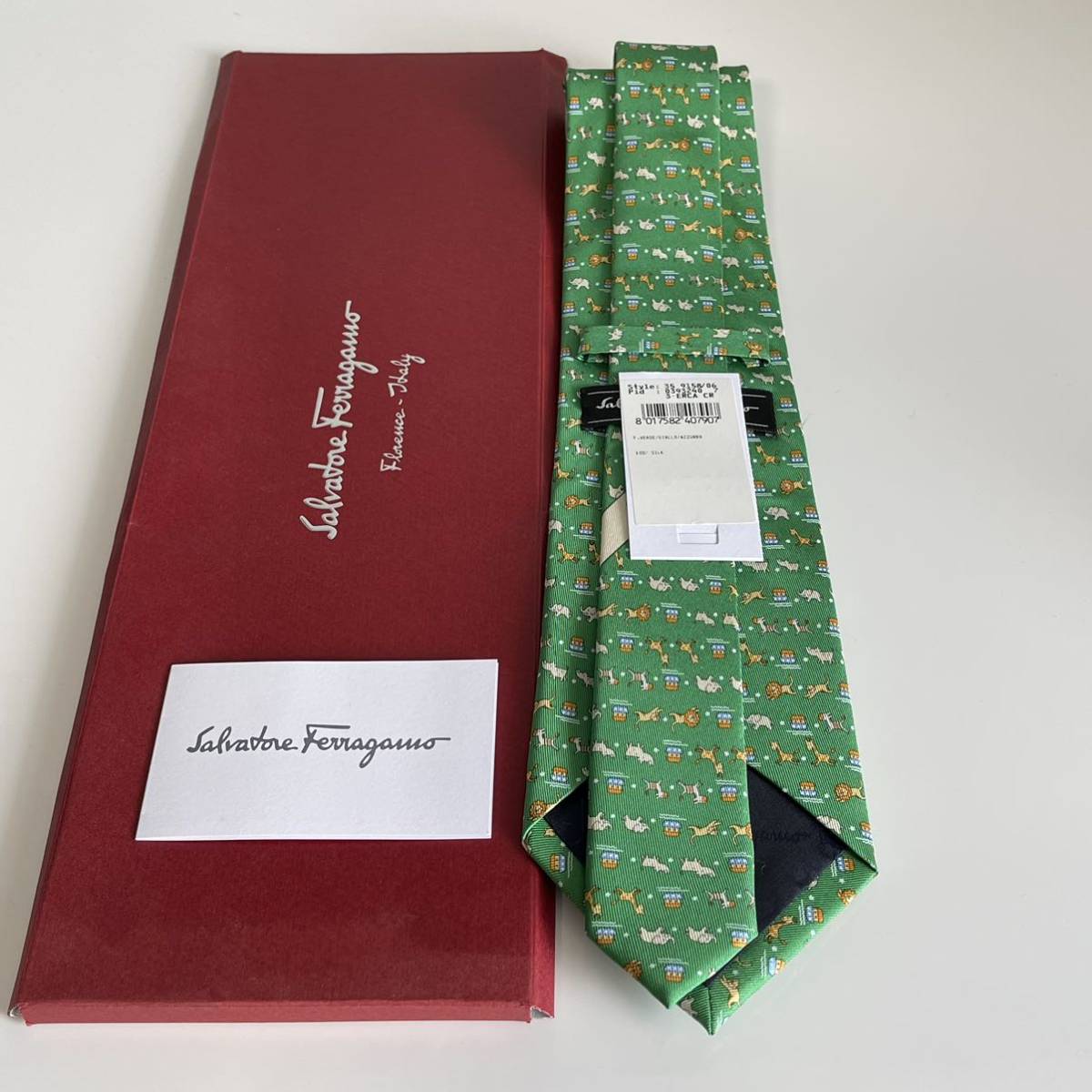 Salvatore Ferragamo(サルヴァトーレフェラガモ) 象ライオン麒麟ネクタイ 新品　未使用　タグ付き　箱付き_画像1