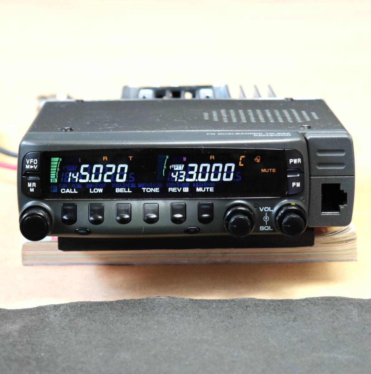 KENWOOD ケンウッド TM-833S ハイパワー 430/1200MHz ２バンドモービル 高輝度 白色LED（検索：TM-841 TM-842 ）_画像4