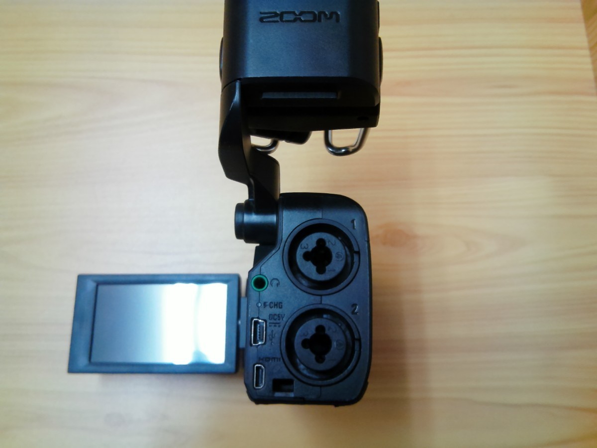 ZOOM Q8 動作品【マイク・ギターケーブルが直接挿せる】弾き語り ZOOM Q8 動作品【マイク・ギターケーブルが直接挿せる】弾き語り