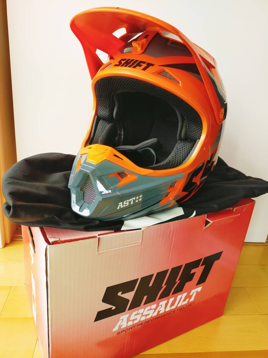 SHIFT ヘルメットの画像1