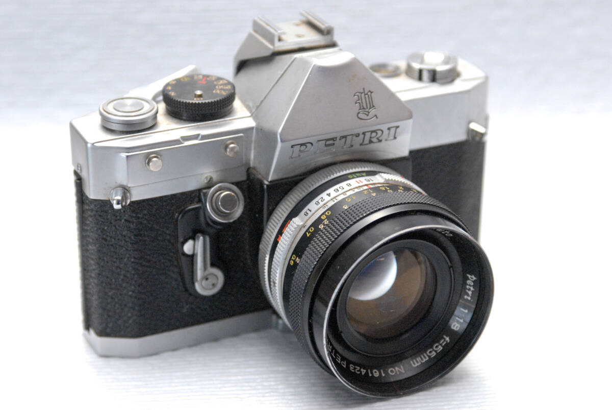 PETRI ペトリ製 昔の高級一眼レフカメラ PETRI UⅥボディ+ 純正55mm単焦点レンズ付 希少品　_画像1