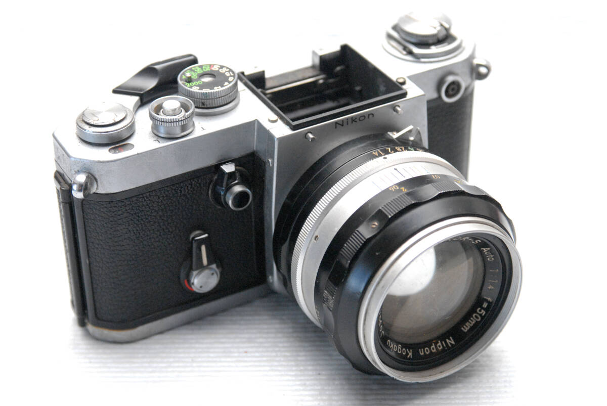 Nikon ニコン 人気の高級一眼レフカメラ F2ボディ + 純正50mm単焦点レンズ1:1.4付 希少品 ジャンク_画像1