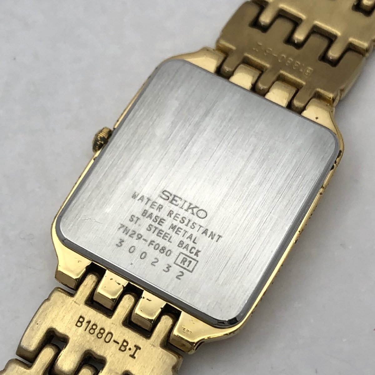 1円～/SEIKO/セイコー/7N29-F080/2針/デイト/白文字盤/ゴールドカラー/スクエア/クォーツ/腕時計/稼動品/ジャンク/T110の画像8