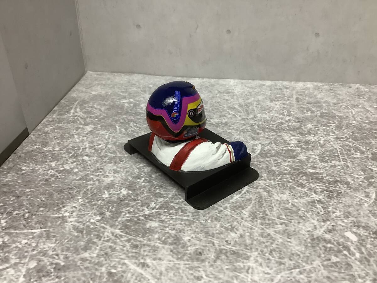 TRG F1ドライバーヘルメット+人形　塗装済み完成品_画像3
