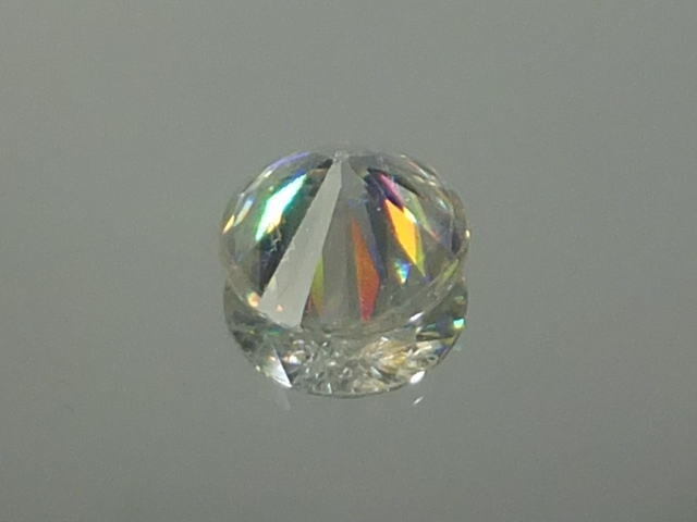 【24601】虹色のスペクトル光を放つ合成ルチル（チタニア）ルース1.60ct　_画像5