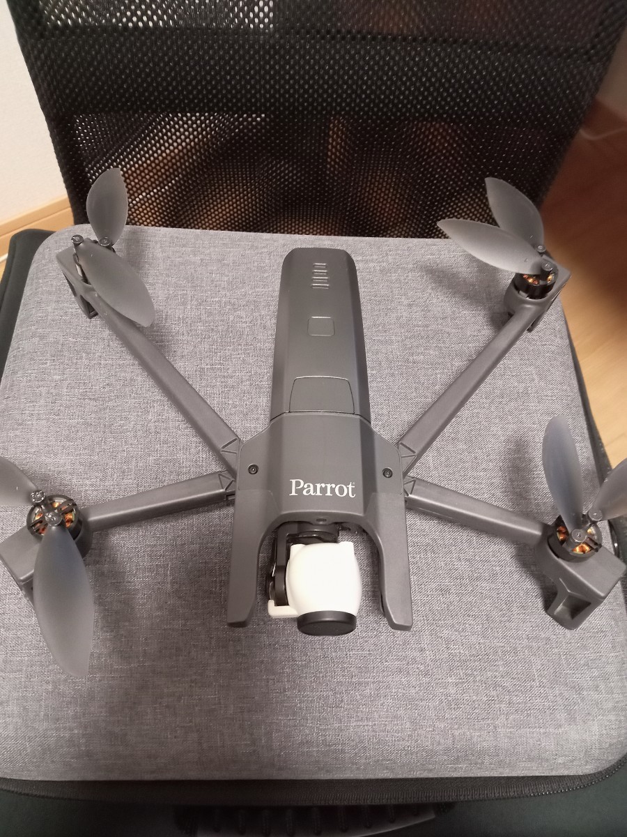 Parrot Anafi ドローン 高画質 3軸ジンバル DJIの画像1