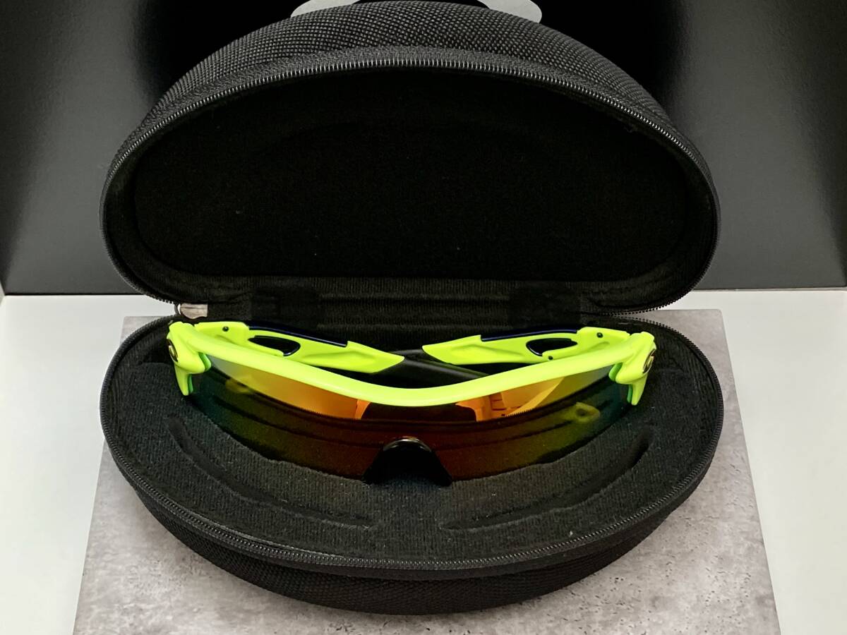 偏光★OAKLEYオークリーRADARLOCK レーダーロック ネオンカラー×ゴールド/FIREミラーPOLORIZED サングラスUSA製ランニングゴルフ ケース付_画像9