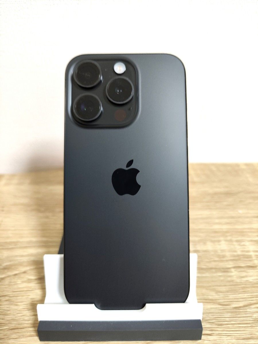 美品 国内版SIMフリー iPhone15 Pro 128GB　ブラックチタニウム 充電17回 即発送