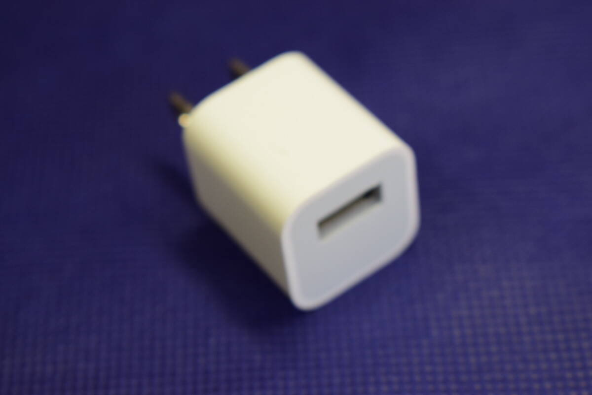 Apple original iPhone small size light weight power supply adapter Model A1385