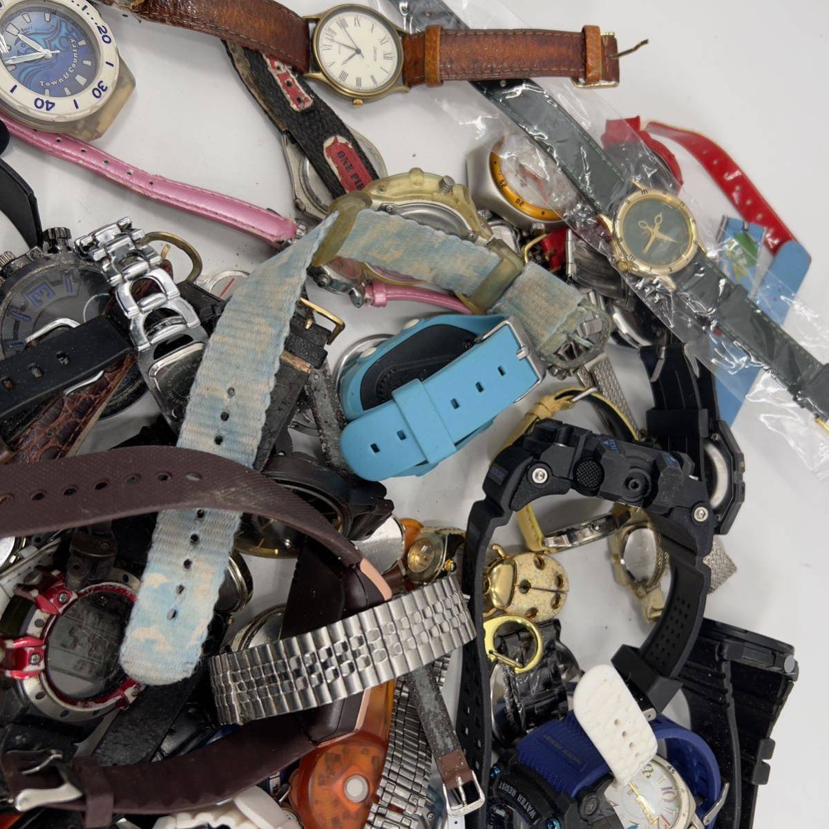 ジャンク 腕時計 まとめ売り 大量 約7㎏ ブランド メーカー ファッション クォーツ デジタル アナログ パーツ 等 色々 150個以上 _画像2