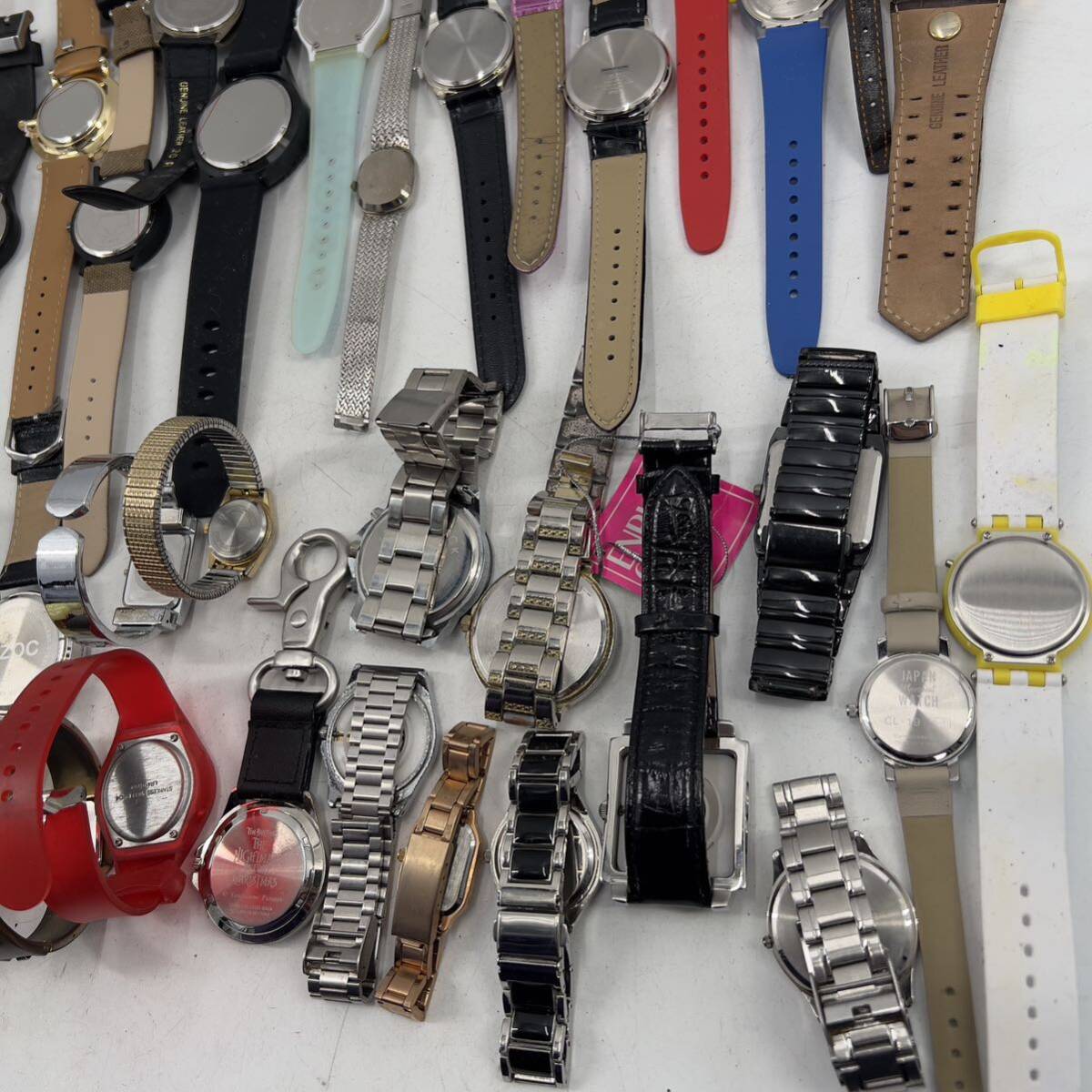 ジャンク 腕時計 まとめ売り 大量 メーカー ブランド ファッション クォーツ デジタル アナログ パーツ 等 色々 50個 ベルトなどのパーツ入の画像10