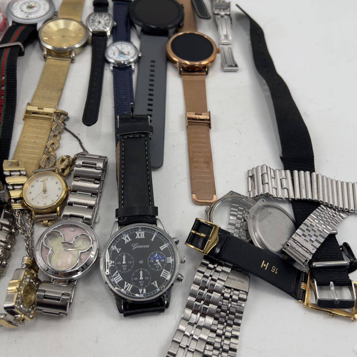 ジャンク 腕時計 まとめ売り 大量 メーカー ブランド ファッション クォーツ デジタル アナログ パーツ 色々 50個 ベルトなどのパーツ入の画像6