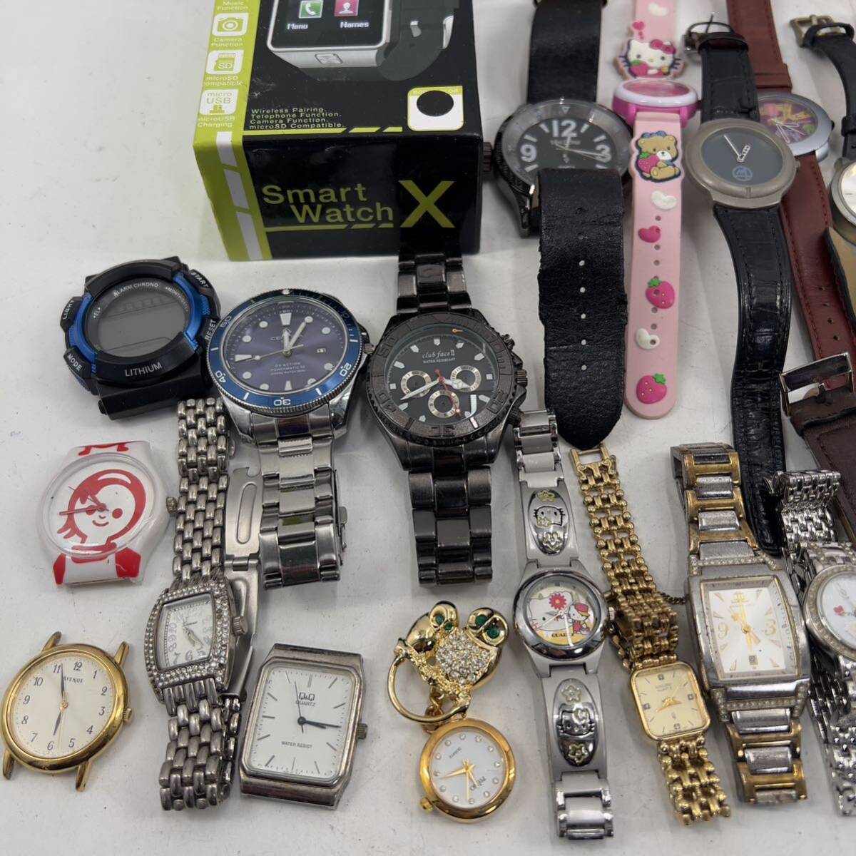 ジャンク 腕時計 まとめ売り 大量 メーカー ブランド ファッション クォーツ デジタル アナログ パーツ 色々 50個 ベルトなどのパーツ入の画像4