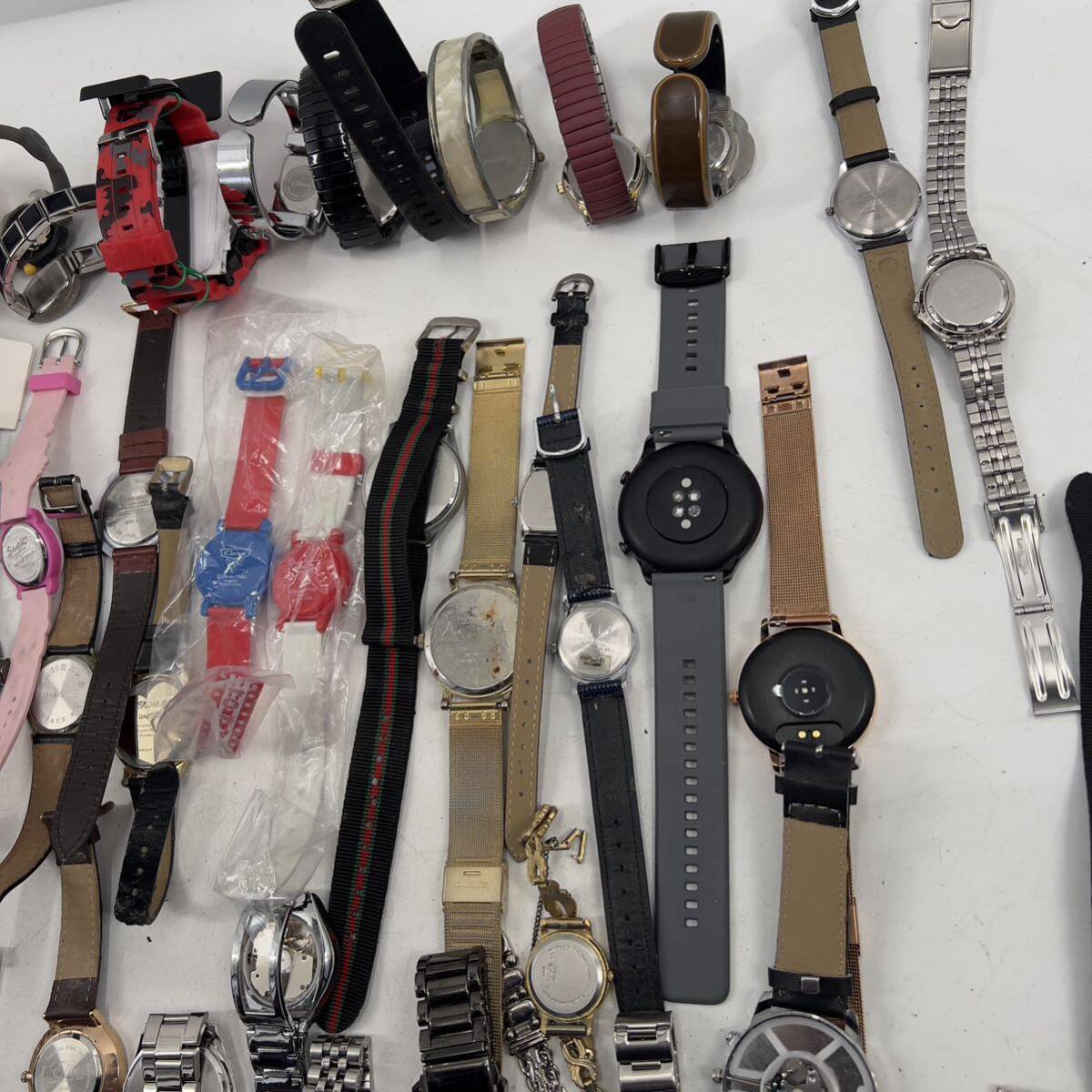 ジャンク 腕時計 まとめ売り 大量 メーカー ブランド ファッション クォーツ デジタル アナログ パーツ 色々 50個 ベルトなどのパーツ入の画像8