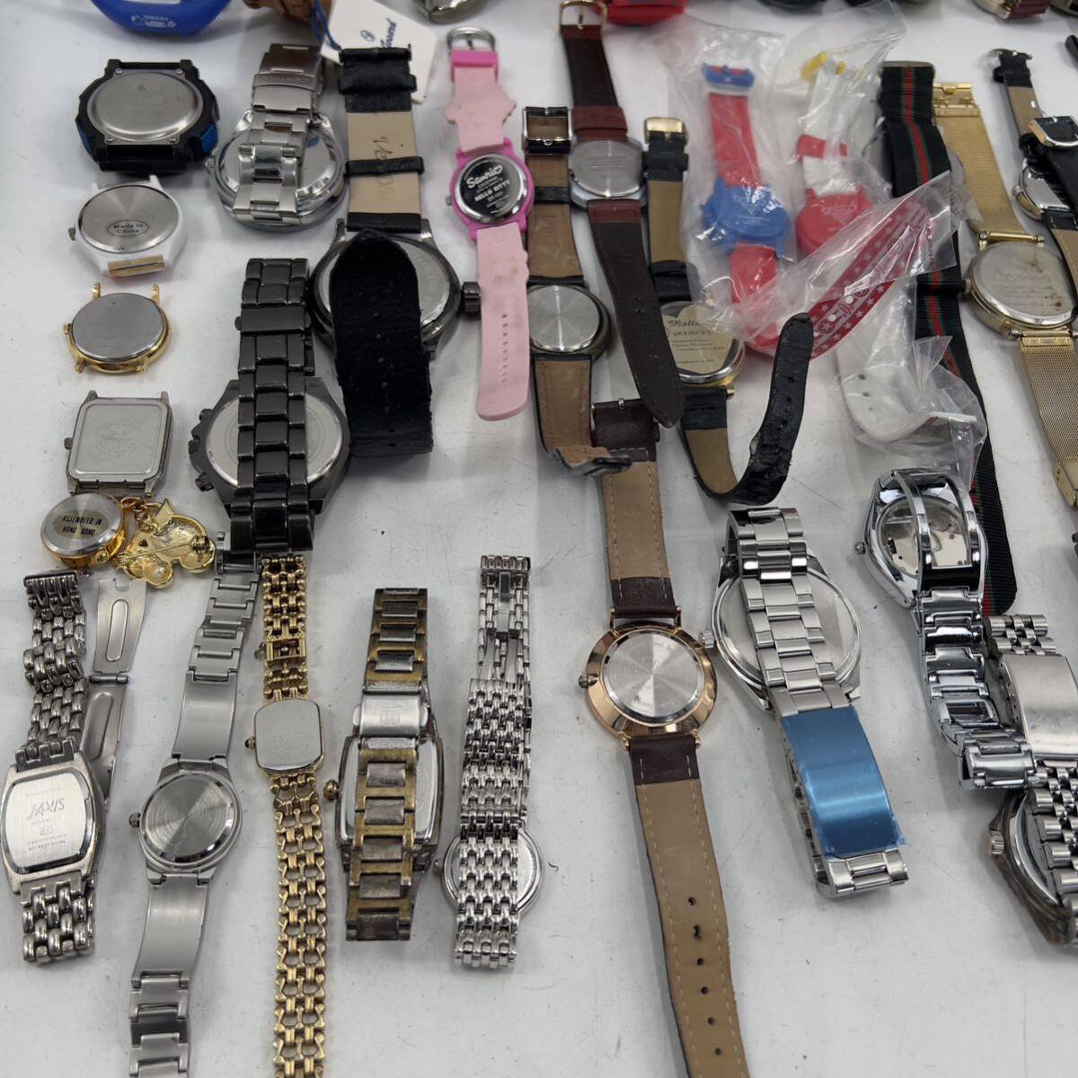 ジャンク 腕時計 まとめ売り 大量 メーカー ブランド ファッション クォーツ デジタル アナログ パーツ 色々 50個 ベルトなどのパーツ入の画像9