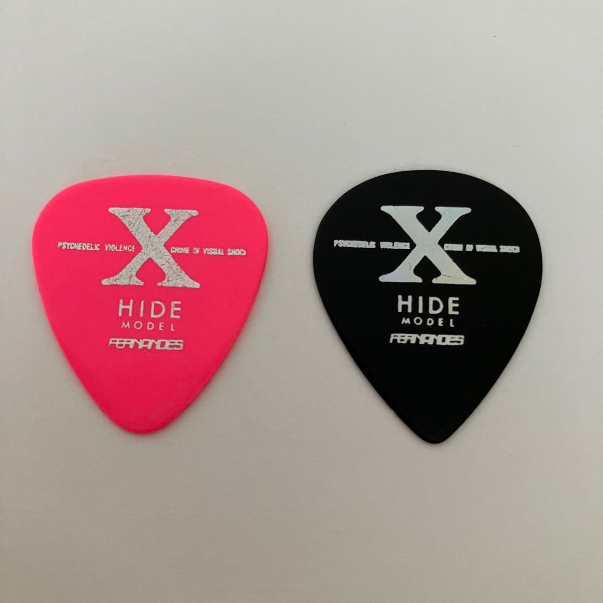 レア！2枚セット　中古　XJAPAN hide ピック ギターピック FERNANDES ブラック　ピンク