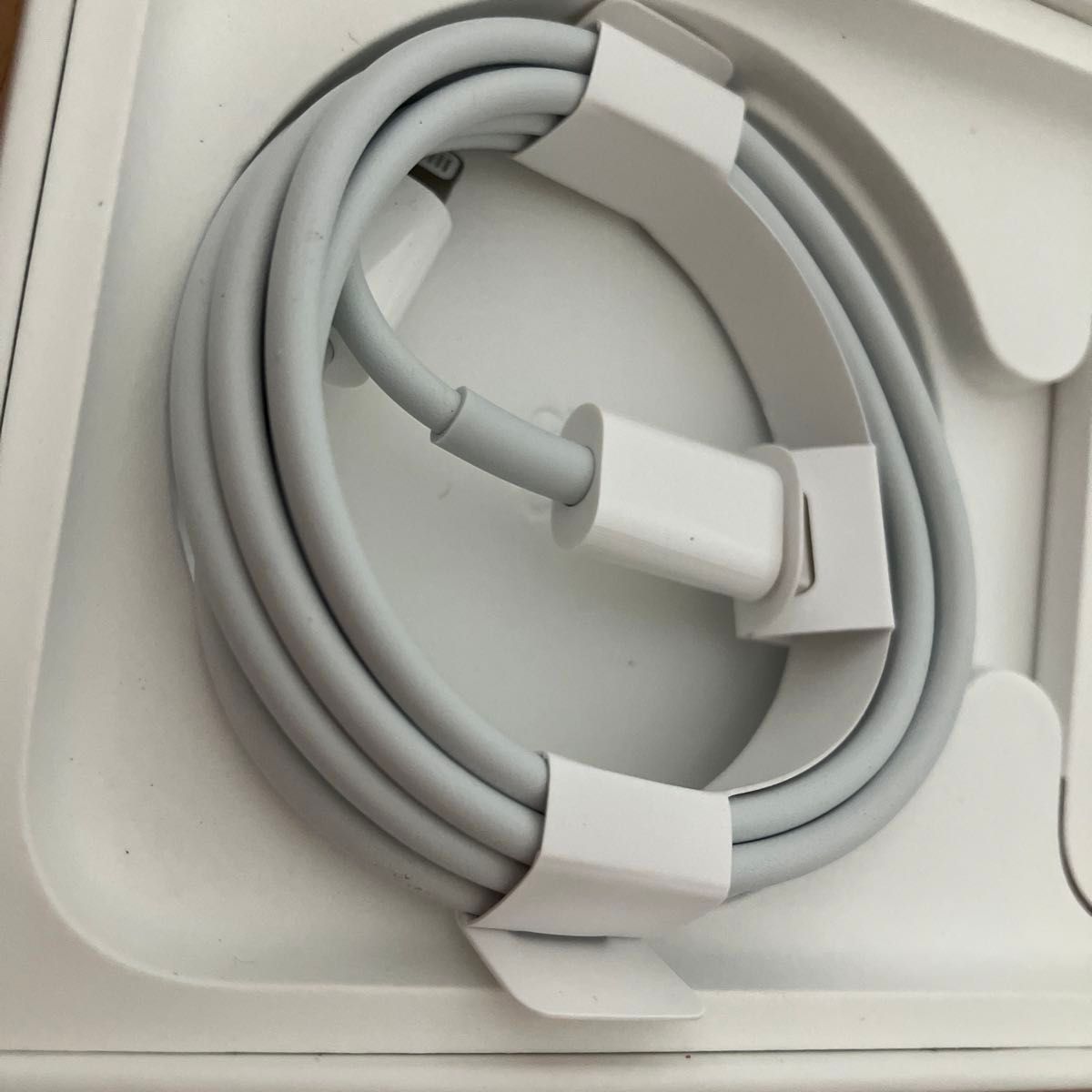 3月30日まで　iPhone SE  純正品　付属品　Apple ホワイト　未使用　ライトニングケーブル　空箱　本体なし　