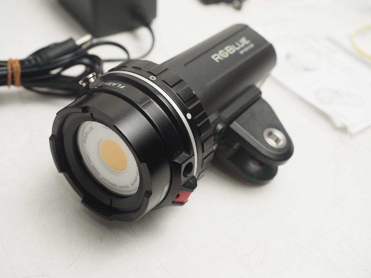 未使用 RGBLUE アールジーブルー SYSTEM 01-3 LM5K2600S 取扱説明書 充電器 ケース付 水中ライト用品 カメラ用品 [3FPP-58197]の画像2