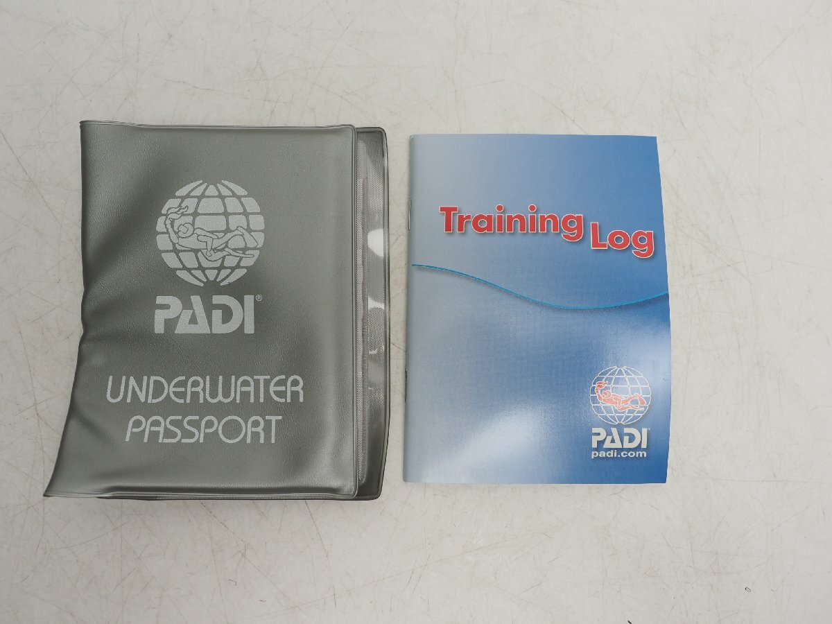 新品 PADI パディ トレーニングログ アンダーウォーターパスポート スキューバダイビング関連用品 [B5-58556]の画像1