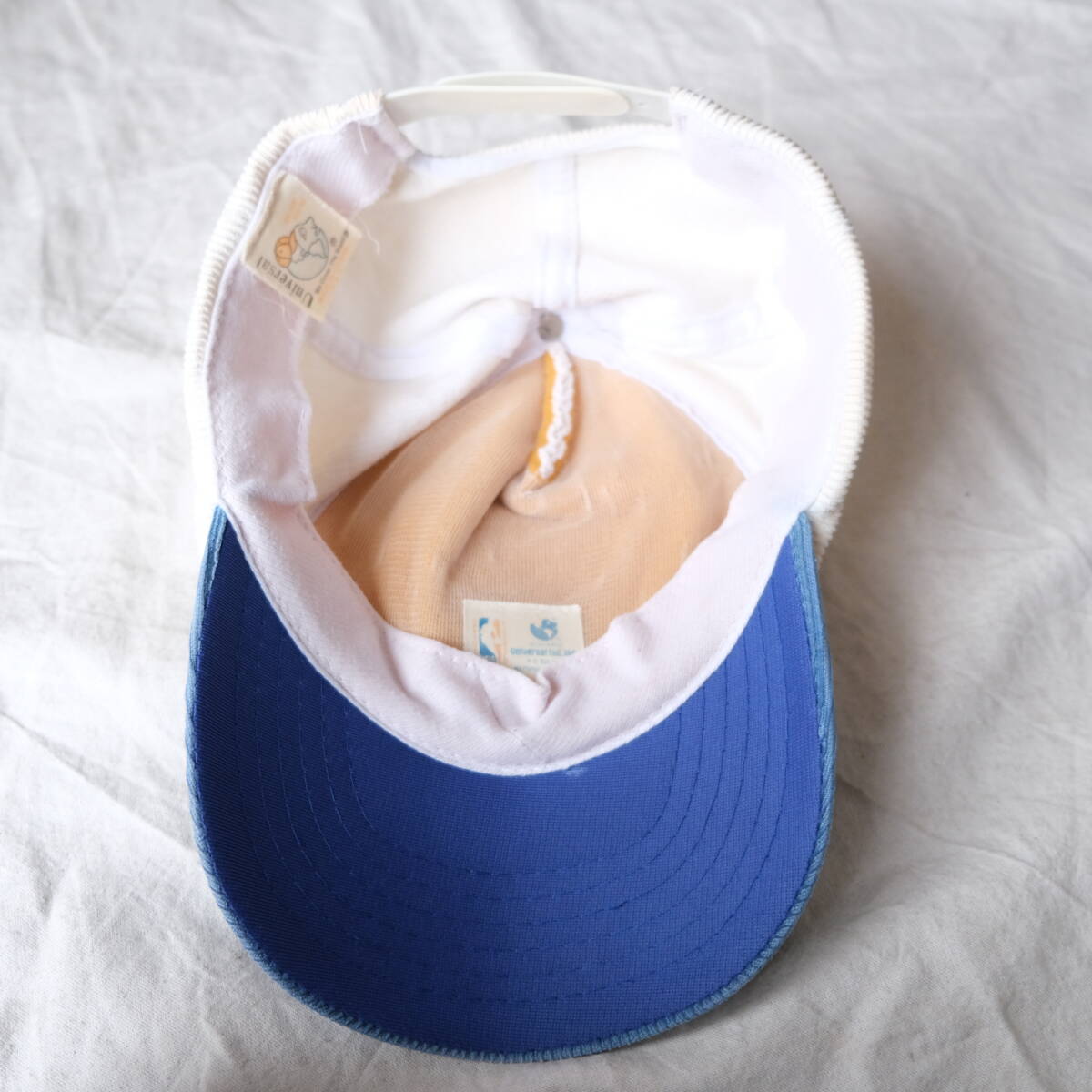 90s【 NBA Minnesota Timberwolves 】ミネソタ ティンバーウルブズ ビンテージ 旧ロゴ コーデュロイ キャップ スナップバック CAP 帽子の画像2