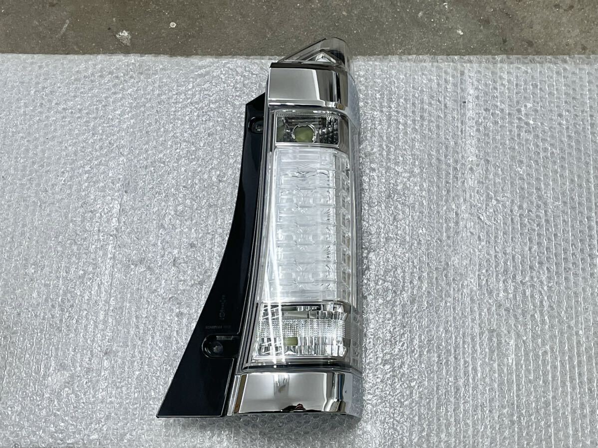 送料込み!【美品】ホンダ N-BOX スラッシュ JF1 JF2 純正 右 テールランプ D106 33500-TDE-N012-M1 LED点灯OK