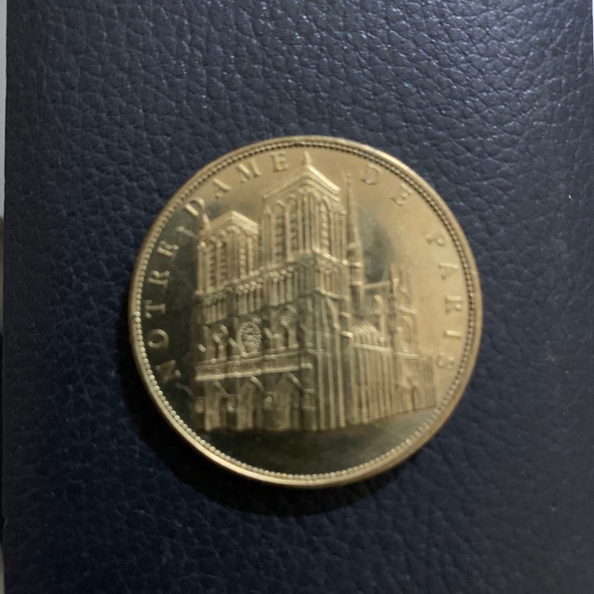 フランス パリ ノートルダム大聖堂 記念 記念品 コイン 2011 中古品 貨幣 硬貨 金貨 ヨーロッパ コレクション 記念硬貨