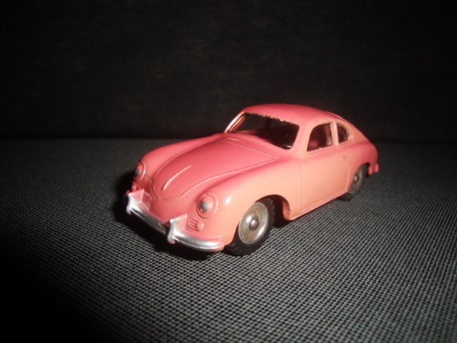 Dinjy Toys Porsche 356－A　（６０年代絶版）ディンキー　ポルシェ　３５６－A　ピンクボディ　色褪せあり._画像2