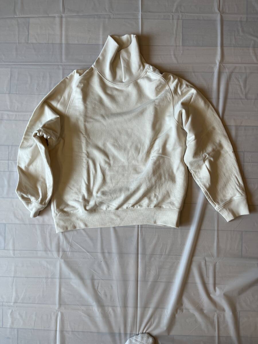 【中古】ユニクロ U スウェットタートルネックシャツ（長袖）　サイズ：L　カラー: 01 OFF WHITE_画像1