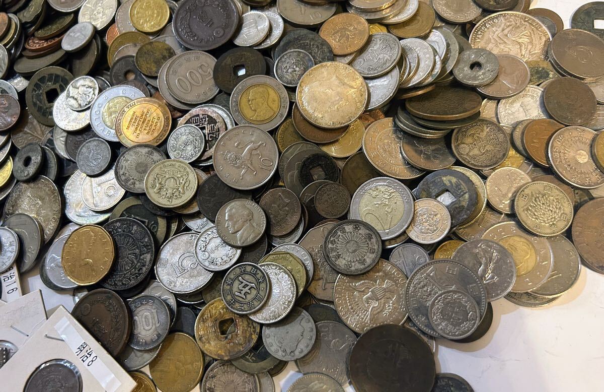 【古銭大量】約8.2kg 日本 ヨーロッパ 中国 アメリカ 古銭 おまとめ コイン硬貨 外国 重量 紙幣 6の画像4