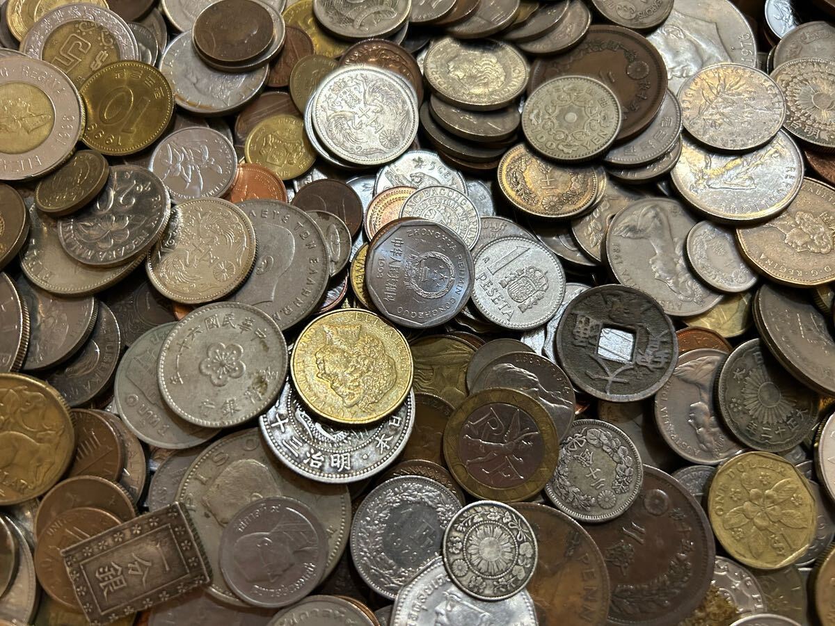 【古銭大量】約8.2kg 日本 ヨーロッパ 中国 アメリカ 古銭 おまとめ コイン硬貨 外国 重量 紙幣 5の画像3