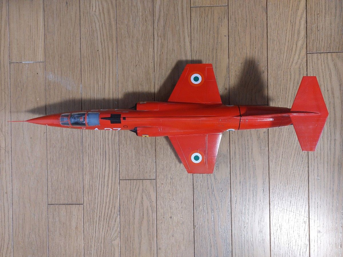 レベル1/32 フェラーリ F‐104Gスターファイター 完成品|Yahoo レベル1/32 フェラーリ F‐104Gスターファイター 完成品|Yahoo