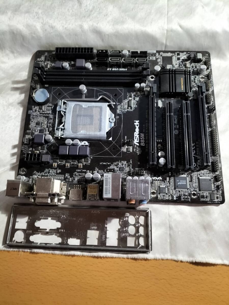 ★ASROCK B85M LGA1150 B85 MATXマザ●マザーボード_画像1