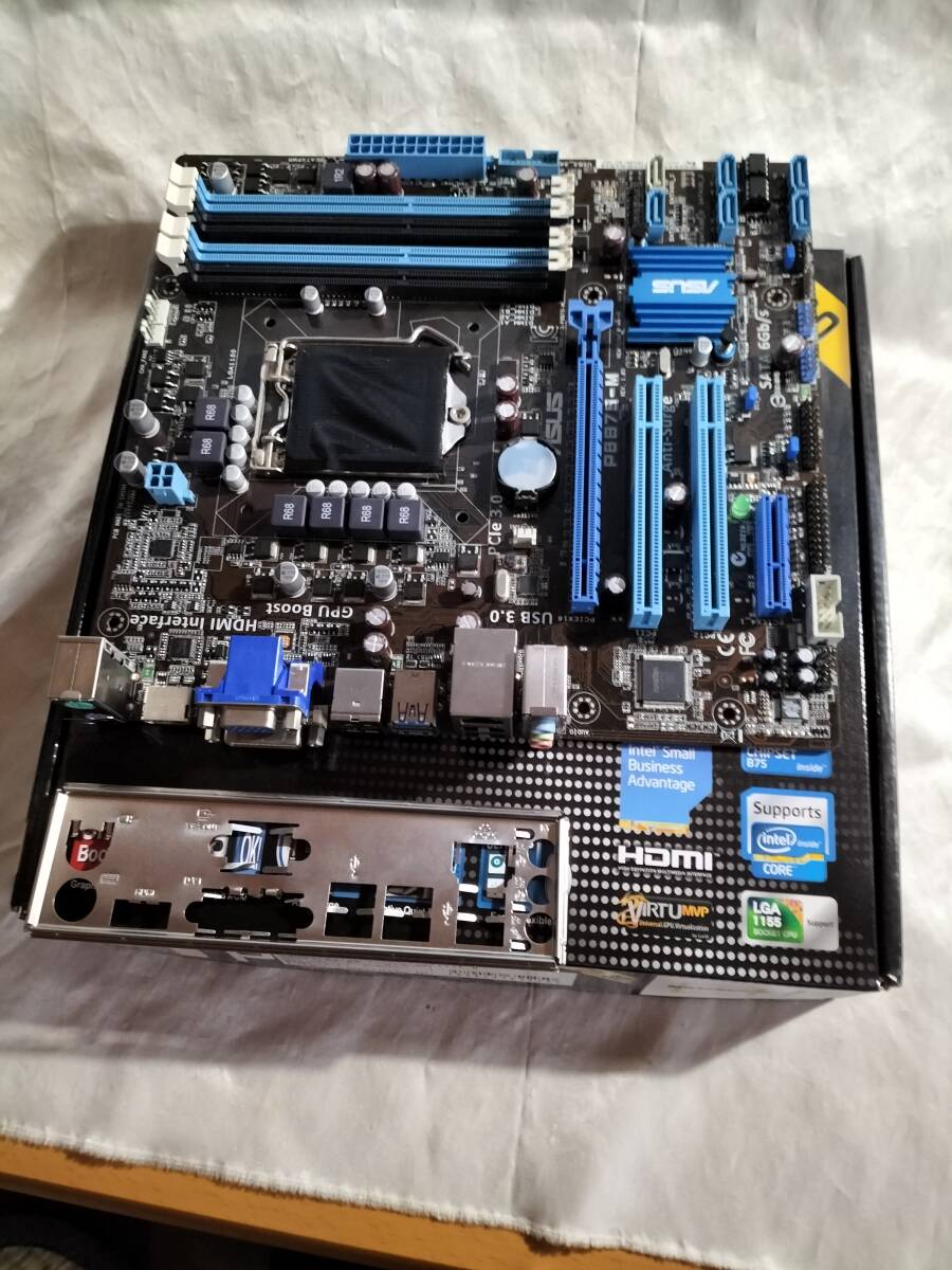 ★ASUS P8B75-M LGA1155 B75 MATX●マザーボード_画像1