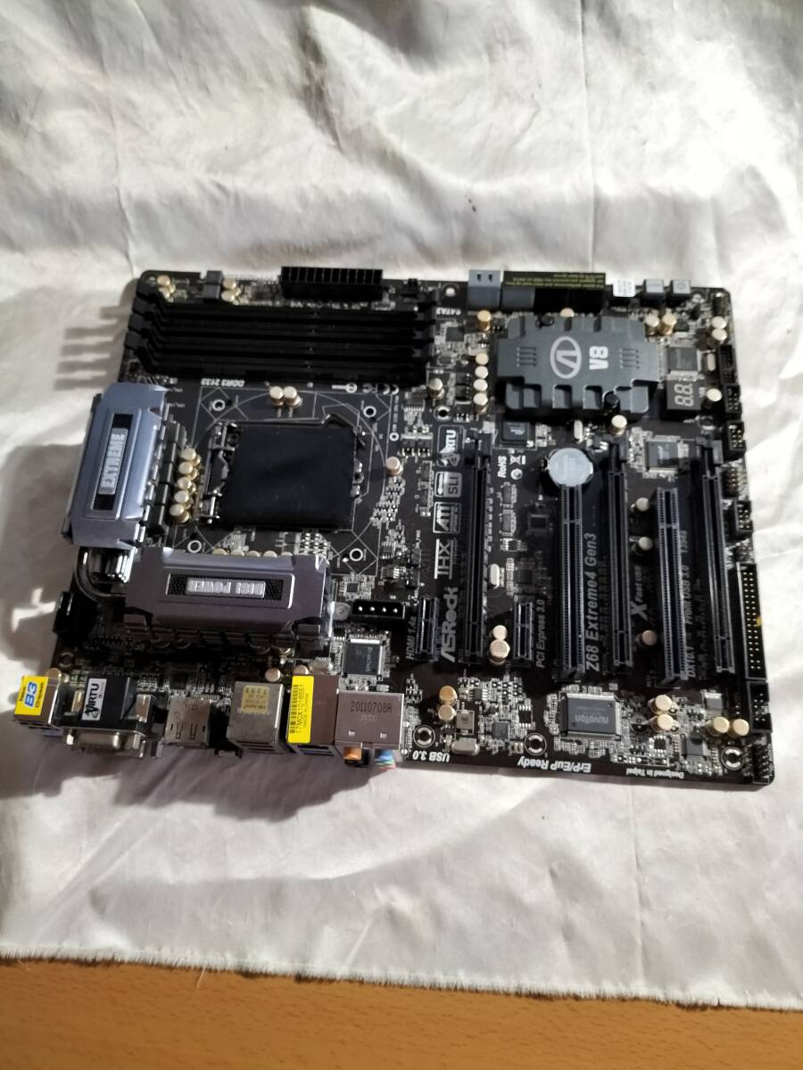 ★ASRock Z68 Extreme4 GEN3(B3) LGA1155 Z68 ATX●マザーボード_画像1