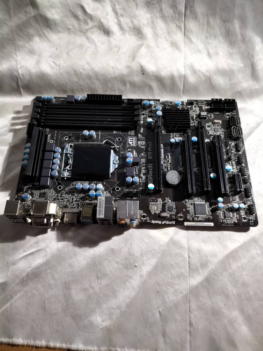 ★ASROCK B75 Pro3 LGA1155 B75 ATXマザ●マザーボード_画像1