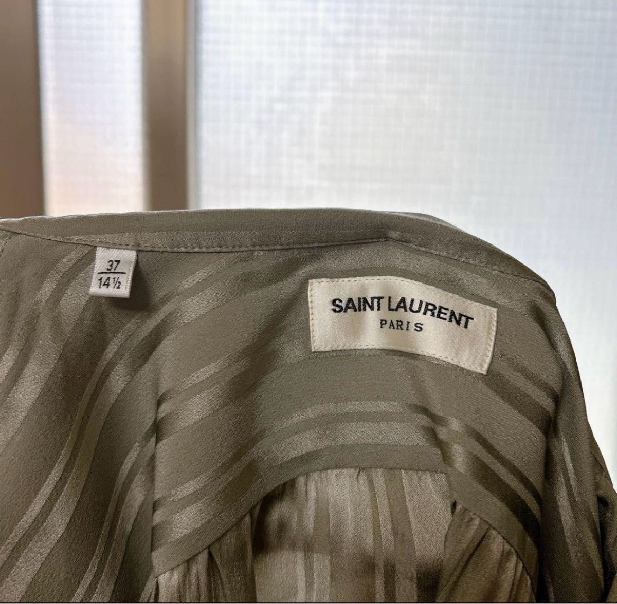 Saint Laurent サンローラン シルクシャツ ラヴァリエネック Saint Laurent サンローラン シルクシャツ ラヴァリエネック