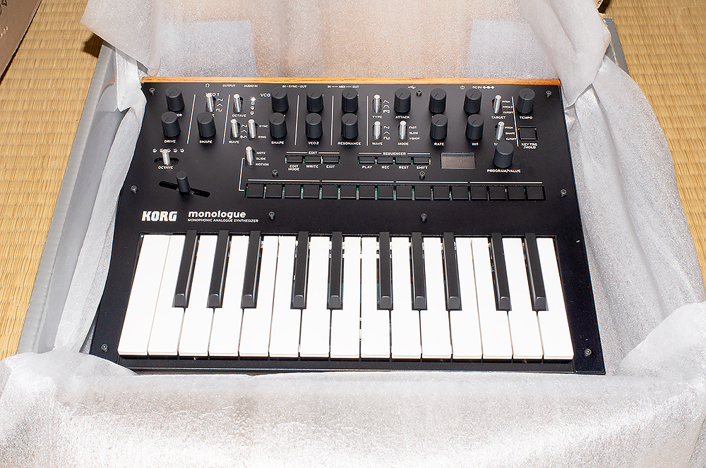 ■ KORG ● Monologue ● アナログモノフォニックシンセサイザー ●ブラック●KORG用 ACアダプター KA350付●保証残【ほぼ新品 送料込】_●ほぼ新品です。