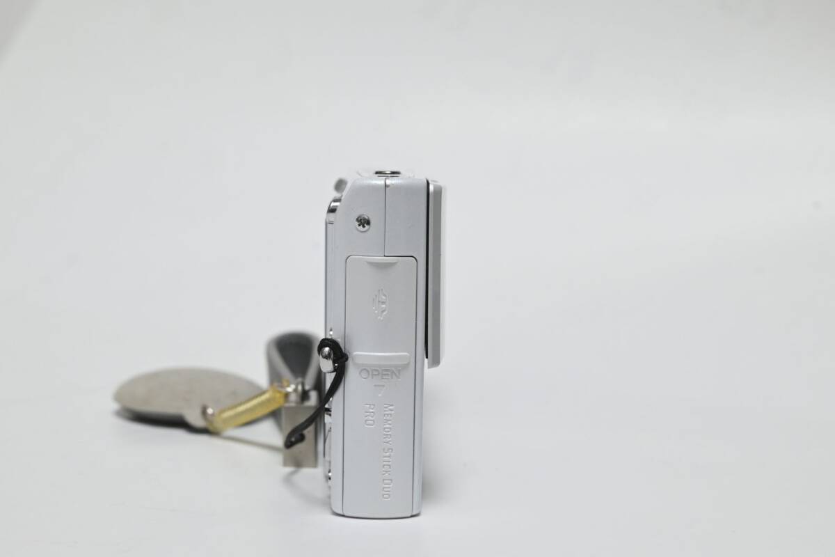 SONY Cyber-shot　DSC-T10 動作品　_右側面、綺麗です。