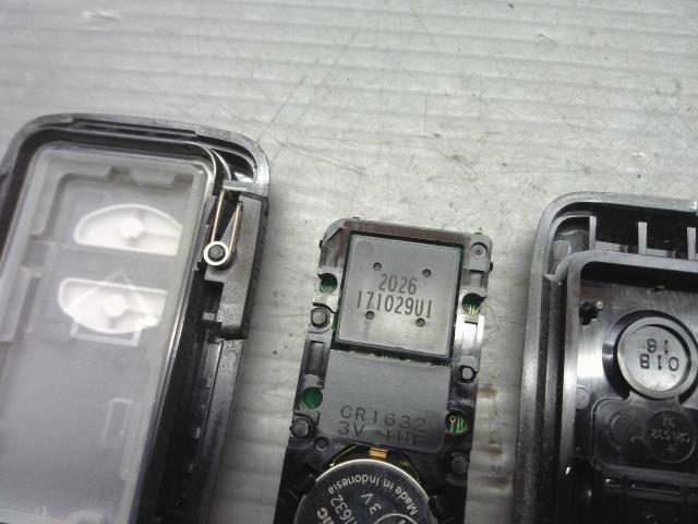 アクア DAA-NHP10 キーレスリモコン カギ 鍵 S スタイルブラック 同梱不可 即決品の画像2