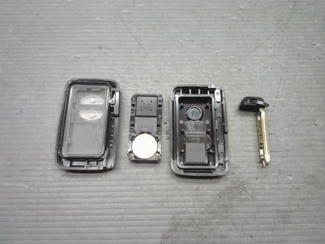 アクア DAA-NHP10 キーレスリモコン カギ 鍵 S スタイルブラック 同梱不可 即決品の画像3
