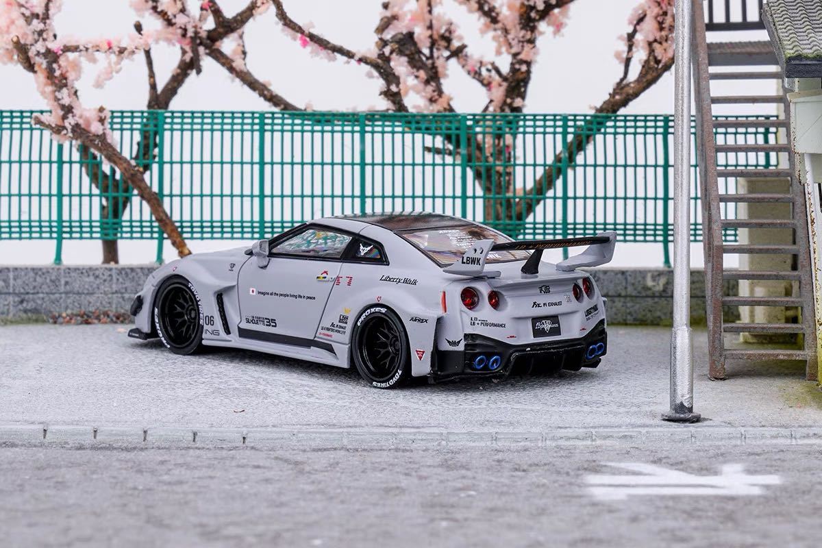 1/64 CM MODEL 日産　Nissan GTR R35 LBWK グレー　ホイール付き_画像7