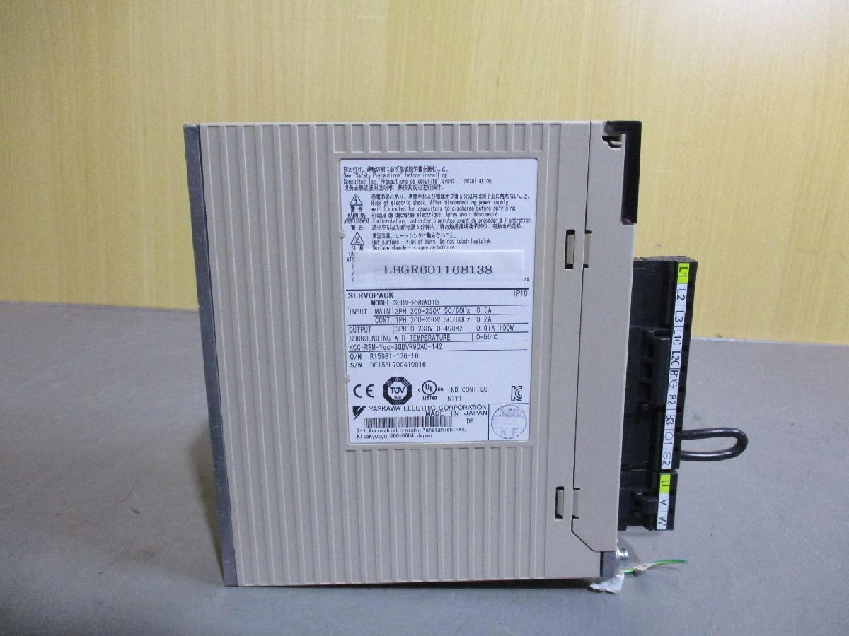 中古 YASKAWA SERVOPACK SGDV-R90A01B サーボパック 200V 100W (LBGR60116B138)_画像1