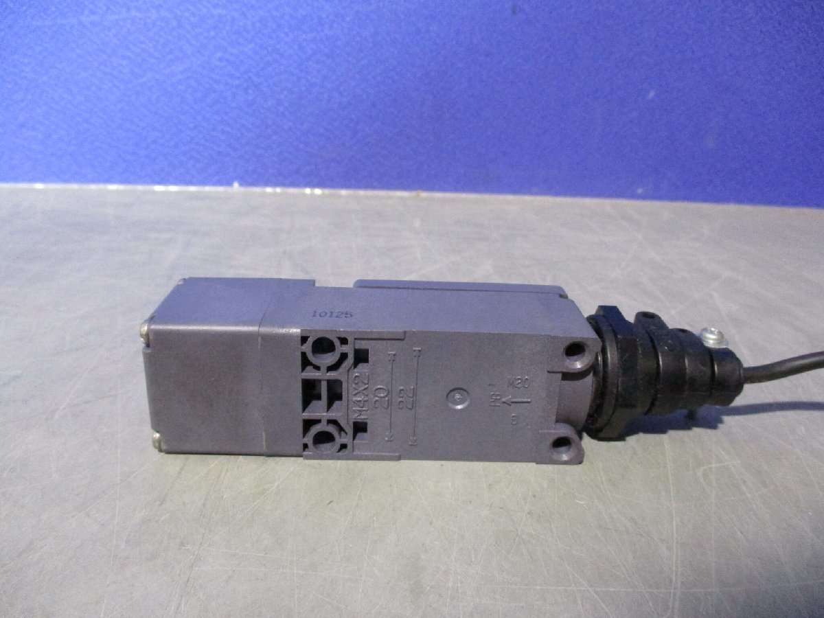 中古 IDEC HS5B-02 SAFETY SWITCH 　2個 (AAGR60116B123)_画像5