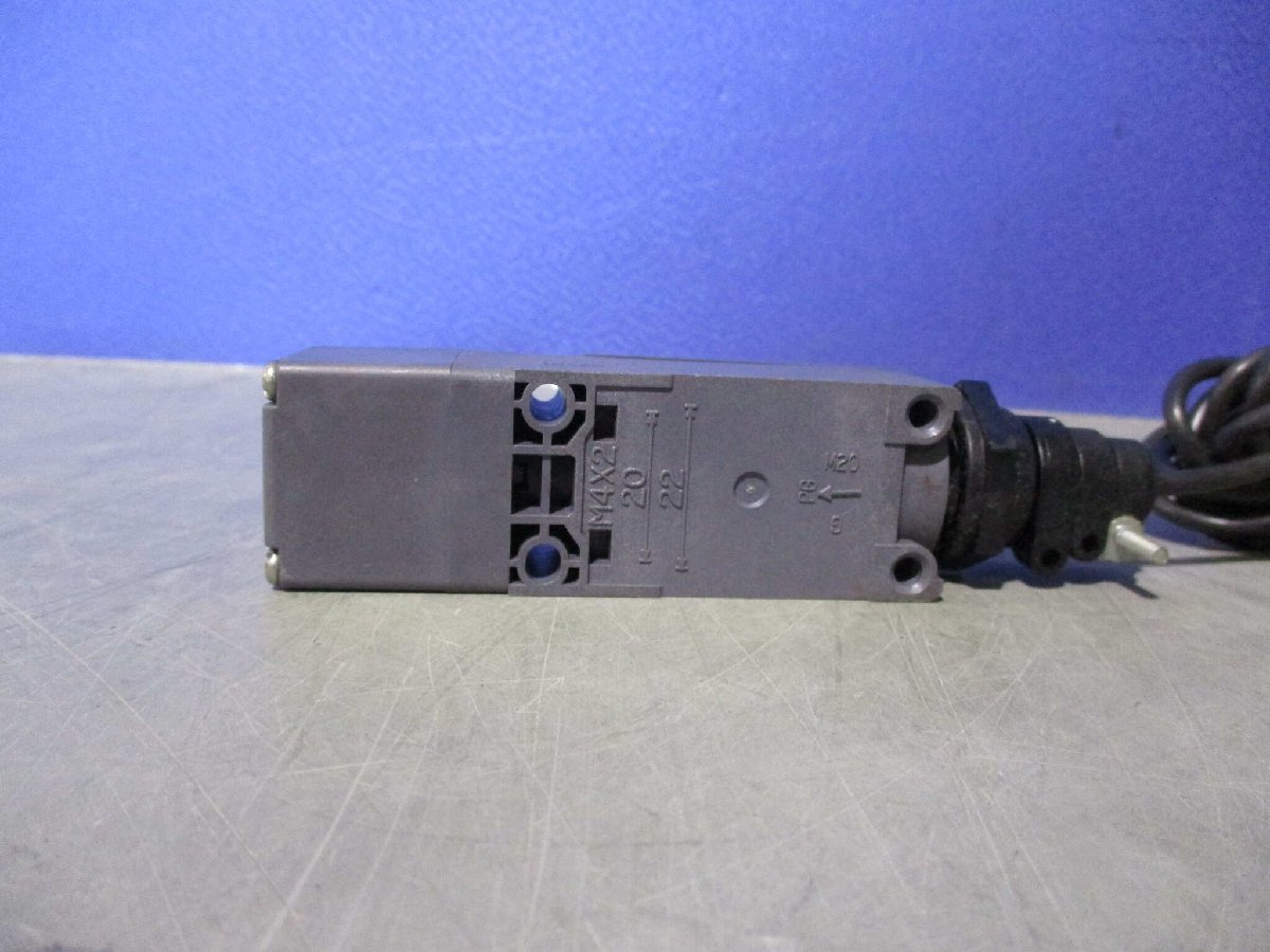 中古 IDEC HS5B-02 SAFETY SWITCH 　2個 (AAGR60116B122)_画像4