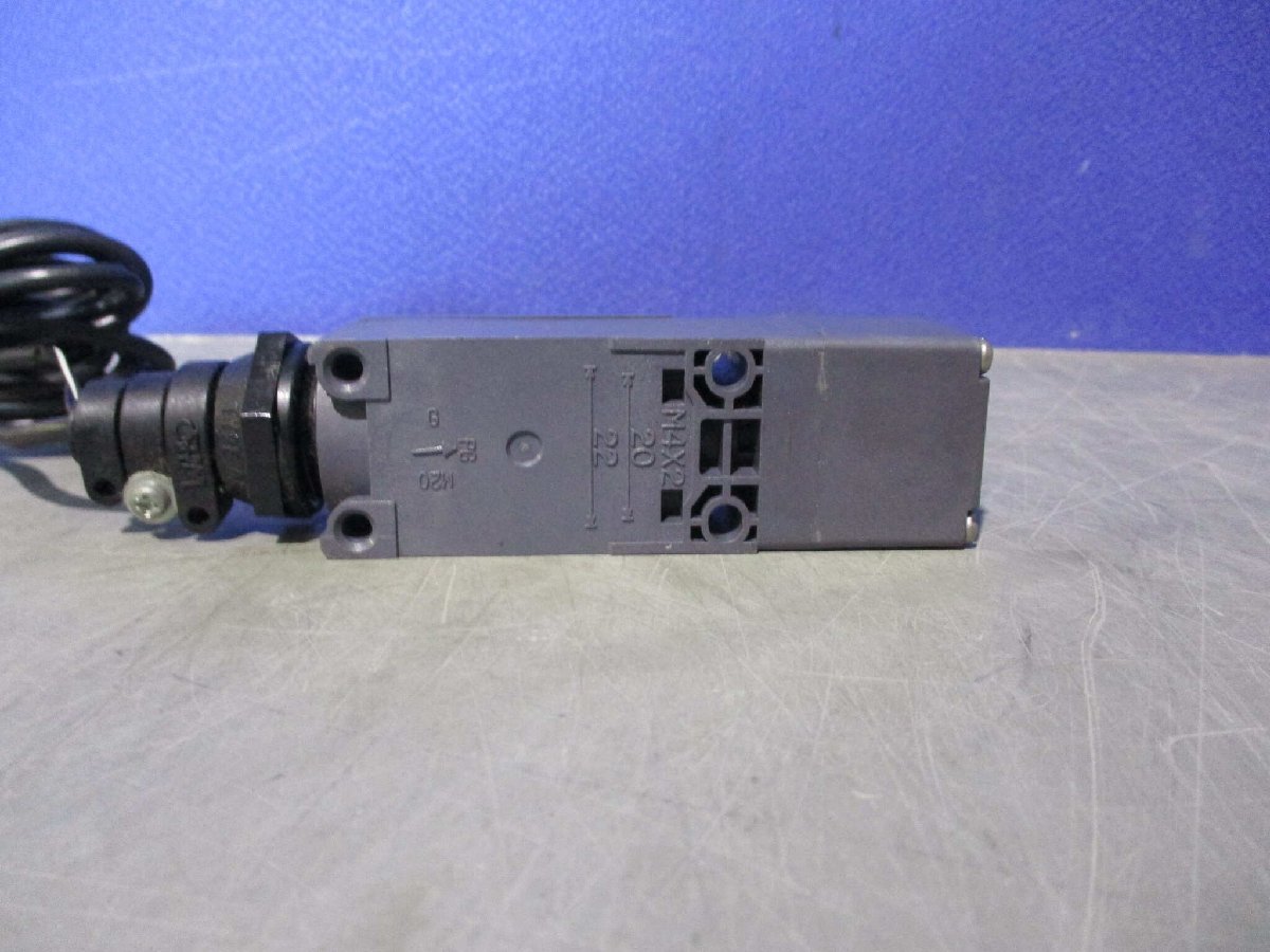 中古 IDEC HS5B-02 SAFETY SWITCH 　2個 (AAGR60116B124)_画像5