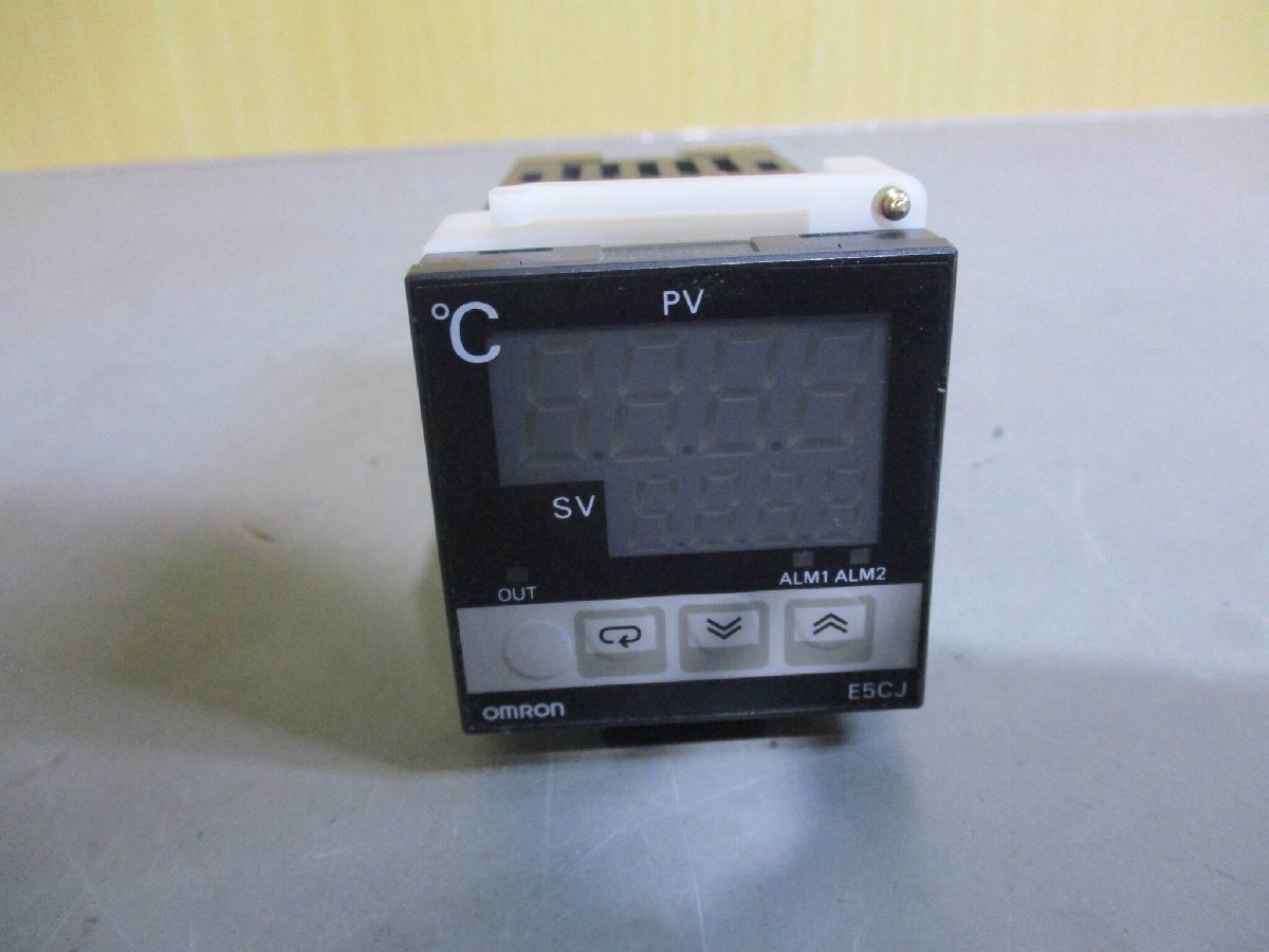 中古 OMRON TEMPERATURE CONTROLLER E5CJ-Q2 温度調節器 (JAGR60125B132)_画像3