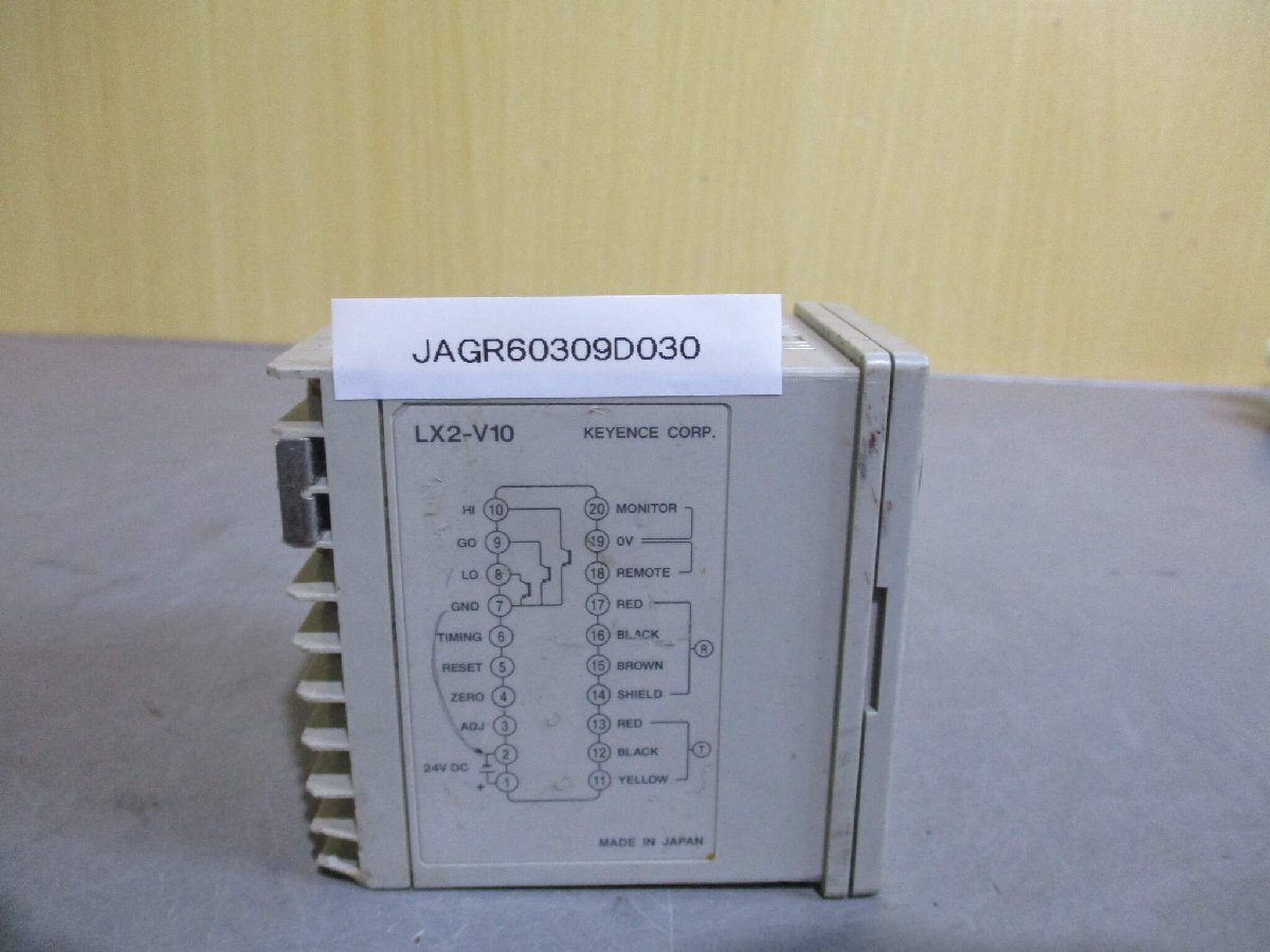 中古 KEYENCE LX2-V10 レーザーセンサ アンプ (JAGR60309D030)_画像1