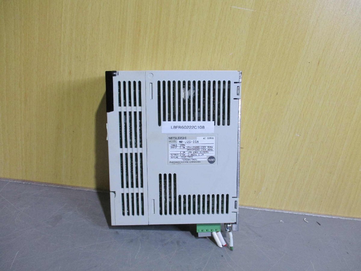 中古MITSUBISHI AC SERVO MR-J2S-10A サーボアンプ 100W(LBFR60222C108)_画像1